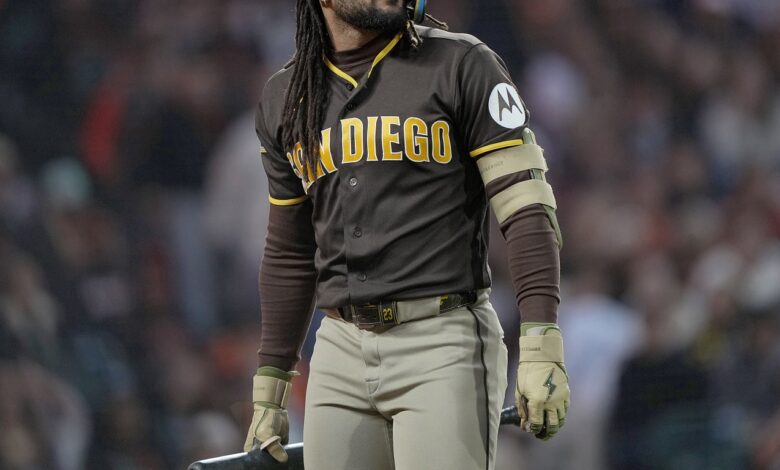 Padres 'switch it up a little bit,' drop struggling Tatis in lineup