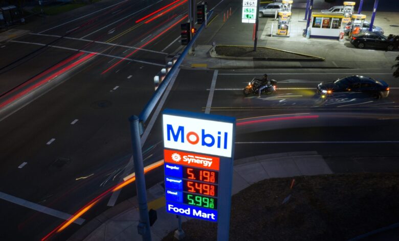 Financial anxiety rises as Americans question Iran strikes