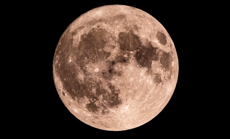 Waxing Gibbous Moon Tonight: April 30, 2026 Guide