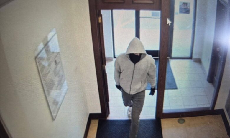 Kentucky Bank Robbery Leaves Two Dead as Suspect Sought