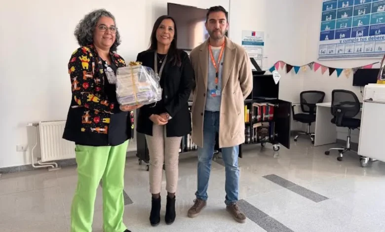 Cultura llega al hospital: donación de libros para funcionarios en Ovalle