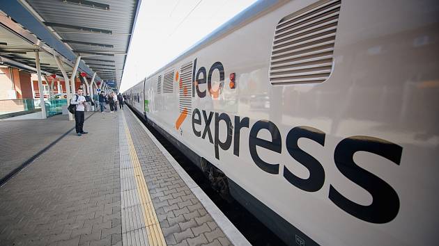 Premiéra Leo Expressu s vozy Talgo: Závady a velké zpoždění Premiéra Leo Expressu s vozy Talgo: Závady a velké zpoždění