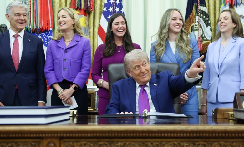 moms.gov lifts motherhood resources while critics warn propaganda