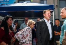 Pratt stockpiles cash, Bass trails in latest filings