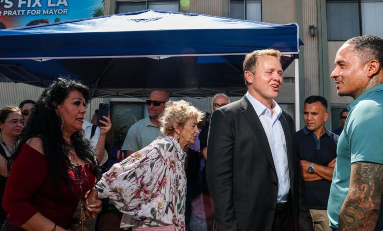 Pratt stockpiles cash, Bass trails in latest filings