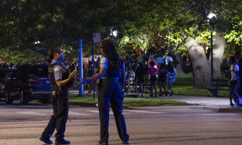 Lake Shore Drive shut down after crowd swarms