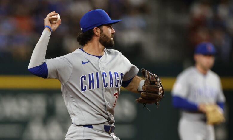 Cubs Star Swanson’s glove ritual: “Old Reliable”