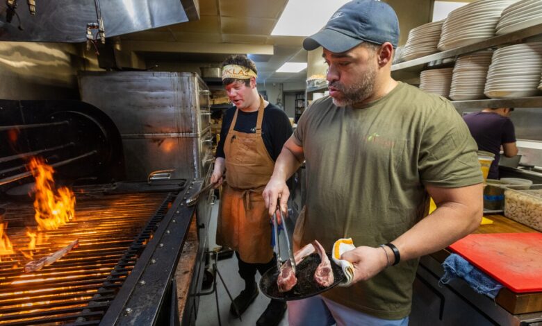 Kouklas Greek Eatery Opens in Niles With Fresh Twist