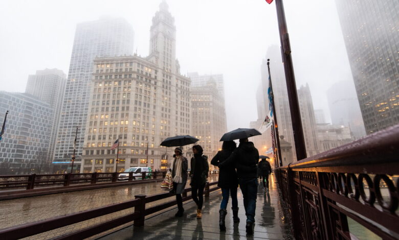 Thunderstorm watch warns Chicago; airport delays expected Thunderstorm watch warns Chicago; airport delays expected