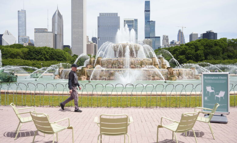 Paris-style chairs at Buckingham Fountain cost taxpayers ,438 Paris-style chairs at Buckingham Fountain cost taxpayers ,438