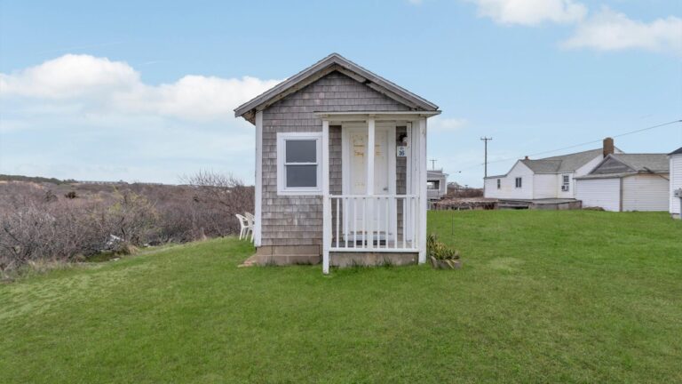 Tiny Truro cottage on Route 6 lists for 5,000