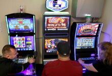 Chicago bars push for video slots as Johnson warns