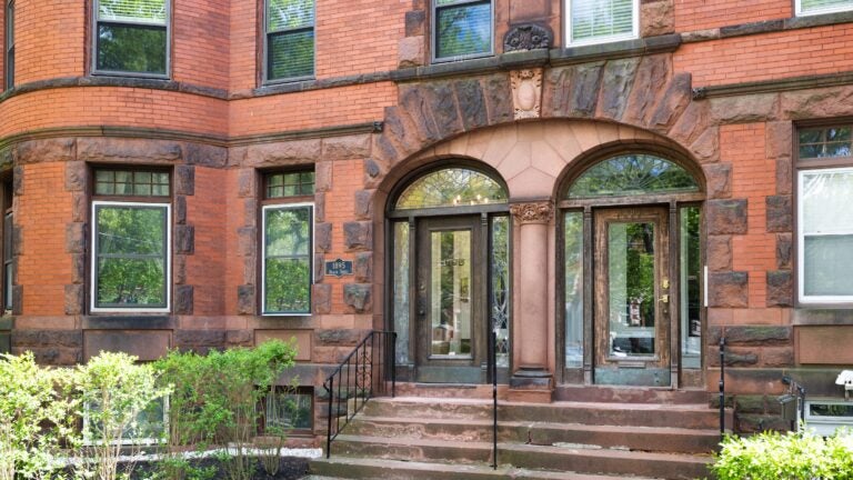 Garden-level condo in Brookline brownstone under 0k