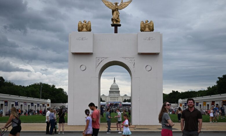 At the Great American State Fair, unity strains
