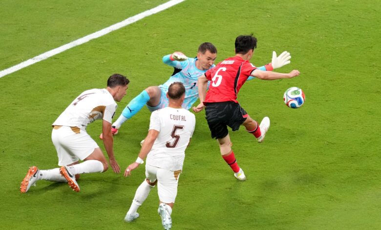 Hwang In-beom’s goal swing lifts South Korea past Czech Republic Hwang In-beom’s goal swing lifts South Korea past Czech Republic