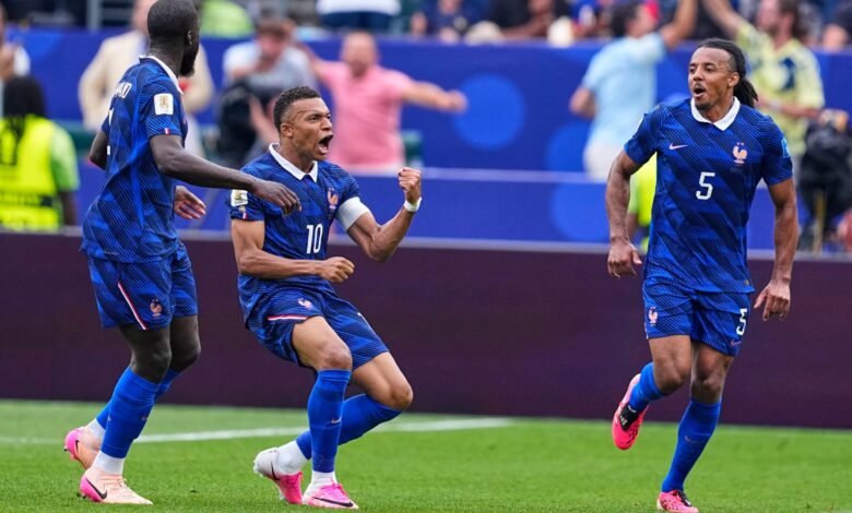 Mbappé reaches 16 World Cup goals after Iraq brace Mbappé reaches 16 World Cup goals after Iraq brace