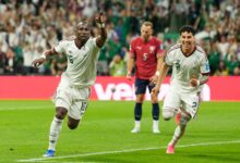 Mexico routs Czech Republic 3-0, wins group for first time