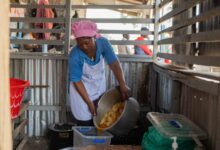 Ebola spreads in Congo as volunteers feed patients