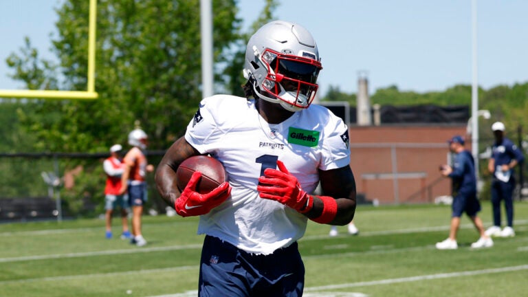 Patriots lighten minicamp, watch Maye-Brown chemistry