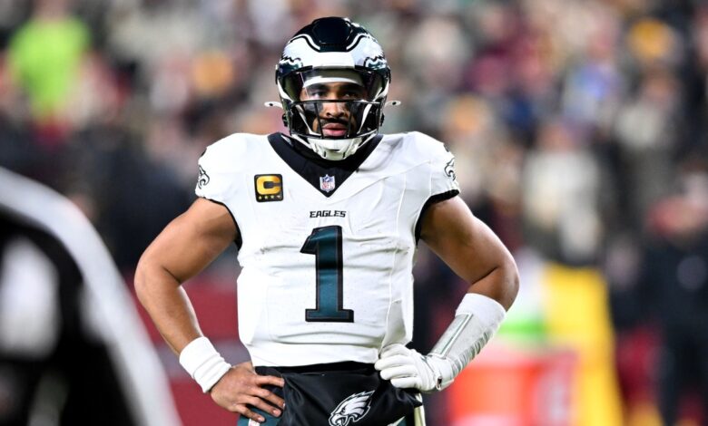 Eagles’ Jalen Hurts trails new offense at minicamp