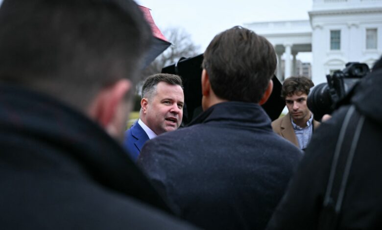 Trump sticks with Pulte, leaving FISA renewal hanging a day before deadline