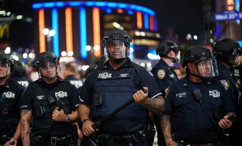 NYPD arrests 15 as crowd turns violent after Game 4 NYPD arrests 15 as crowd turns violent after Game 4