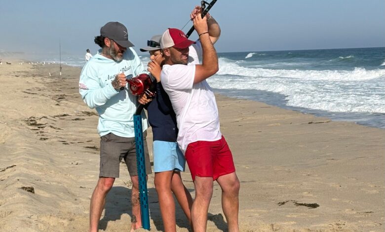 Fisherman removes hook from great white in Nantucket Fisherman removes hook from great white in Nantucket