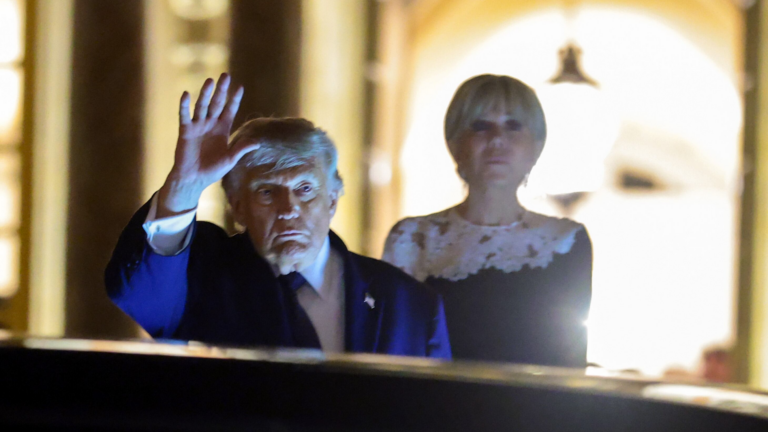 Trump signs Iran deal, waives sanctions immediately Trump signs Iran deal, waives sanctions immediately