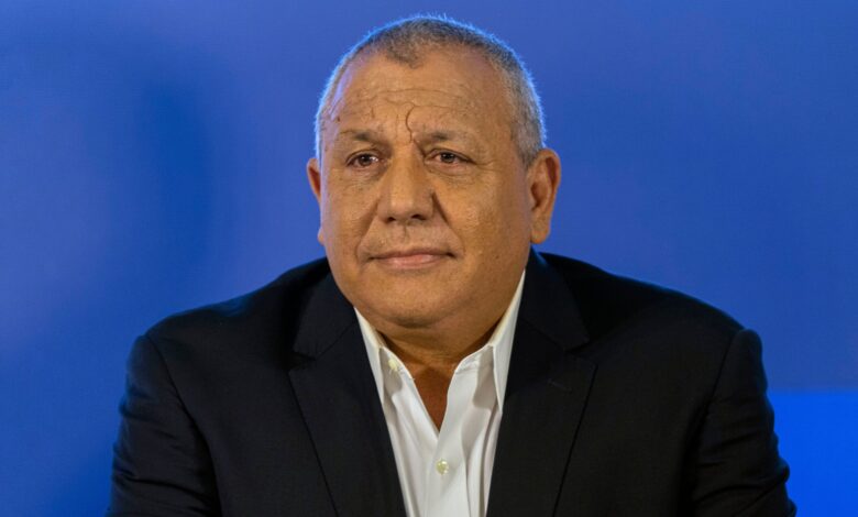 Ex-general Gadi Eisenkot tests Netanyahu as elections near