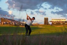 Clark’s 6-shot lead collapses to one at U.S. Open