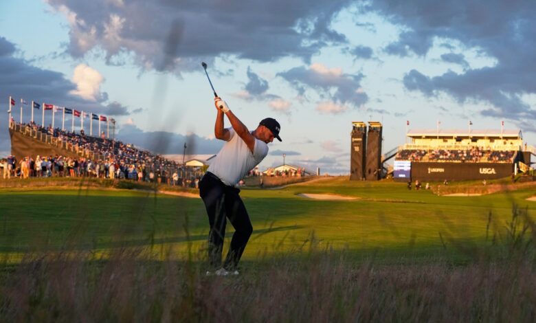 Clark’s 6-shot lead collapses to one at U.S. Open Clark’s 6-shot lead collapses to one at U.S. Open