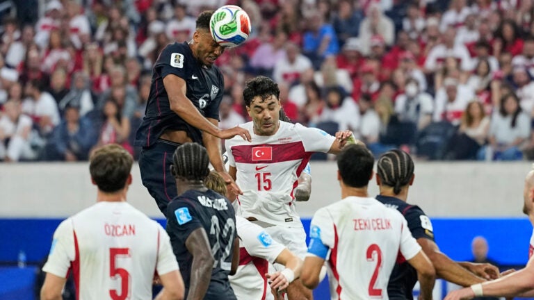 U.S. stunned by Türkiye, but advances to Round of 32