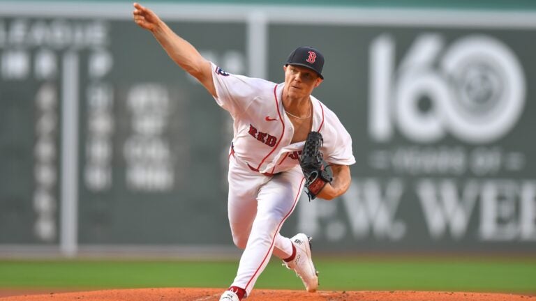 Gray’s no-hit ends in 8th as Red Sox win
