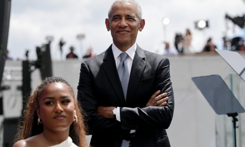 Obama Center opens; Trump stews over invitation snubs Obama Center opens; Trump stews over invitation snubs