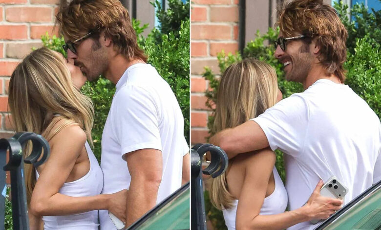 Glen Powell and Michelle Randolph Kiss in New York Glen Powell and Michelle Randolph Kiss in New York