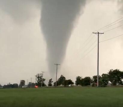 Confirmed tornadoes strike Illinois and Iowa Wednesday evening