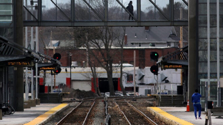 Cargo train derailment halts Framingham/Worcester commuter service Cargo train derailment halts Framingham/Worcester commuter service
