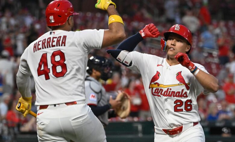 Cardinals’ winning surge flips roles before Royals’ slide