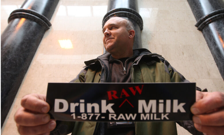 Raw milk farm’s ties to federal health shifts Raw milk farm’s ties to federal health shifts