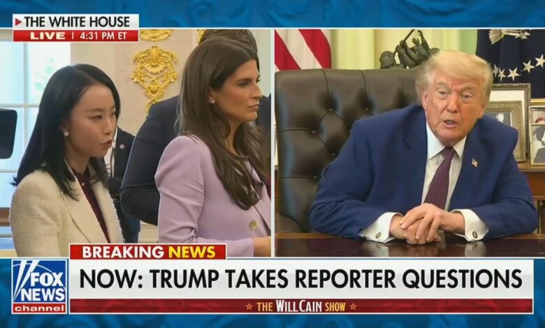 Trump stops Oval Office readback, mocks reporter back Trump stops Oval Office readback, mocks reporter back