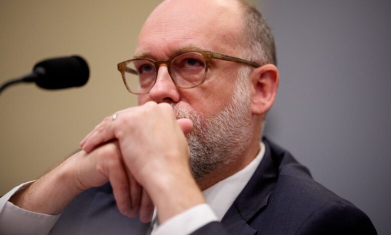 White House rule threatens peer review, science grants