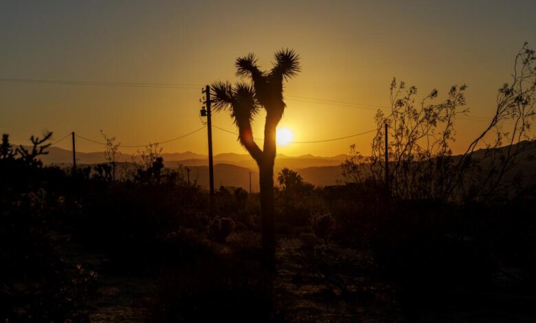 Red flag warning threatens rapid wildfire spread in Southern California