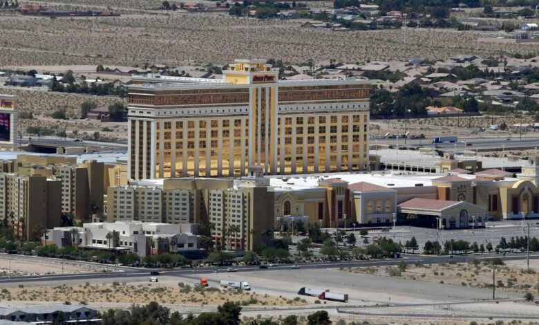 Teen arrested after stabbing three horses in Las Vegas Teen arrested after stabbing three horses in Las Vegas