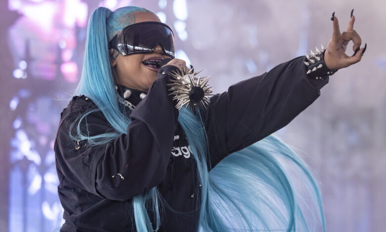 North West’s solo Summer Smash set draws mixed crowds North West’s solo Summer Smash set draws mixed crowds