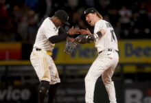 White Sox climb atop AL Central with 2-1 win