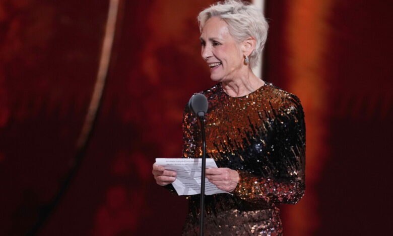 Pink swings into Tony night as Lithgow wins Pink swings into Tony night as Lithgow wins