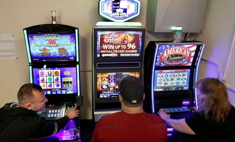 Chicago bars push for video slots as Johnson warns
