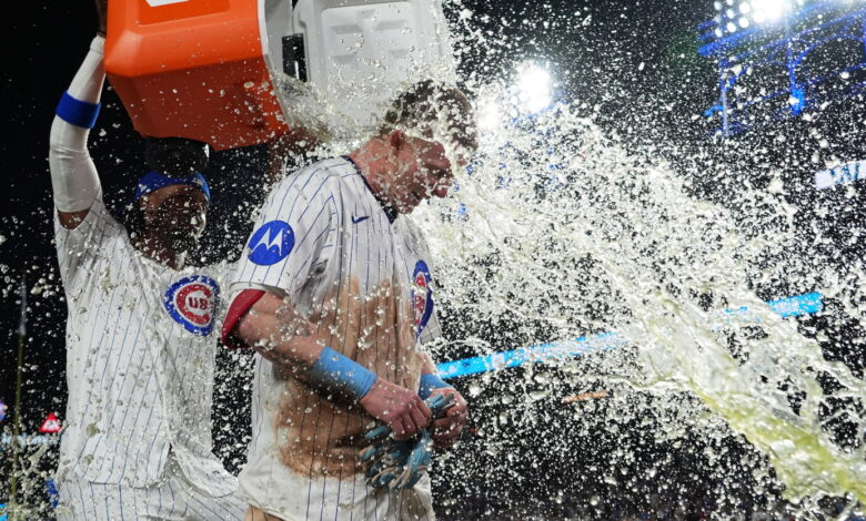 Cubs avoid last place with walk-off comeback at Wrigley