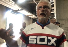 Reinsdorf officiates Kittle wedding amid White Sox swing