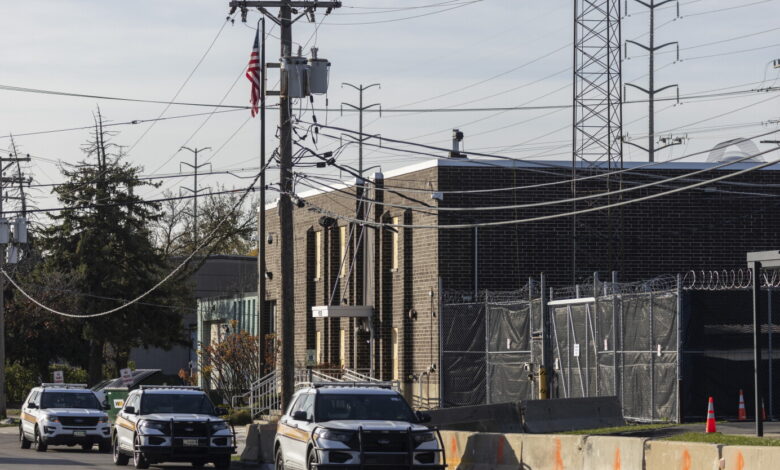 Illinois lawmakers bar new ICE detention near schools